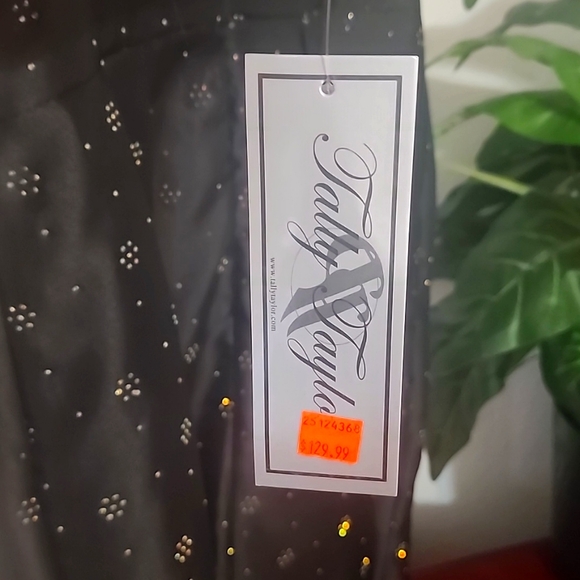 Tally Taylor Dress - Picture 2 of 9